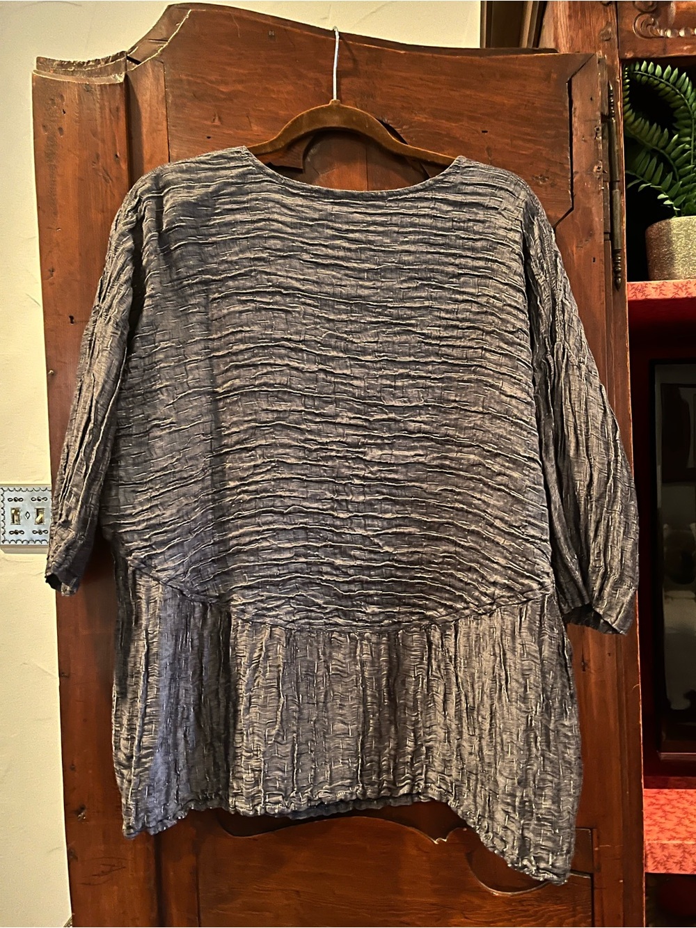Grizas Crinkled Scoop-Neck Tunic in Slate Gray - Picture 2 of 3